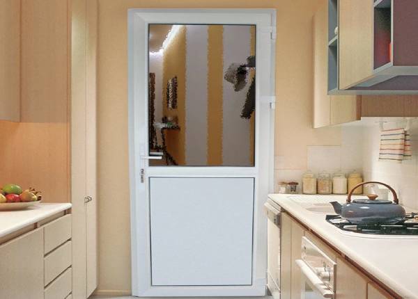 Межкомнатная пластиковая дверь в доме в Королёве