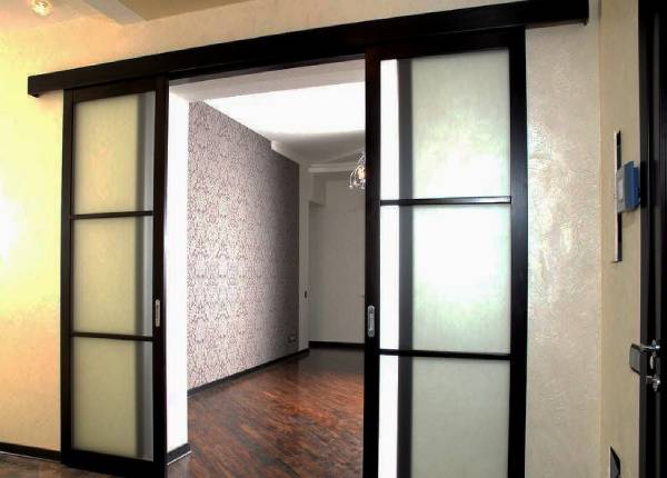 Параллельно-раздвижная дверь в квартире в Королёве