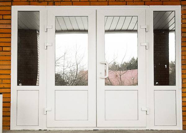 Входная дверь ПВХ в торговый центр в Королёве