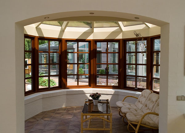 Остекление эркерными окнами коттеджа под ключ в Королёве