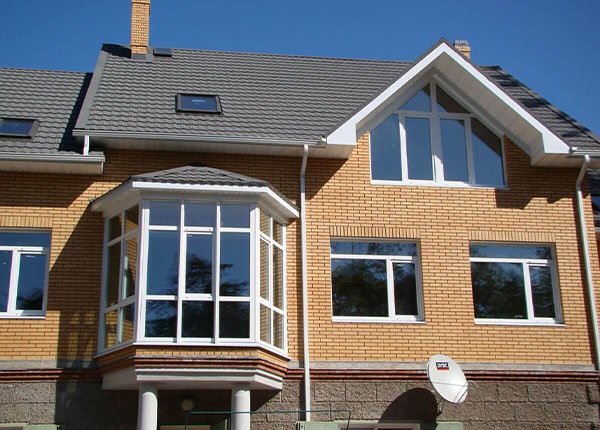 Французское остекление балкона в коттедже в Королёве