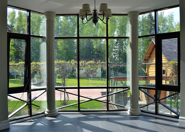 Остекление эркерными окнами дачи в Королёве