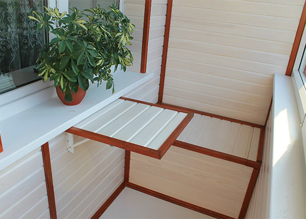 Отделка и утепление балкона деревянной вагонкой в Королёве