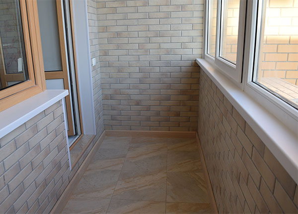 Отделка лоджии искусственным камнем в Королёве