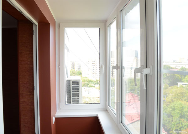 Теплое остекление балкона пластиковыми окнами в Королёве