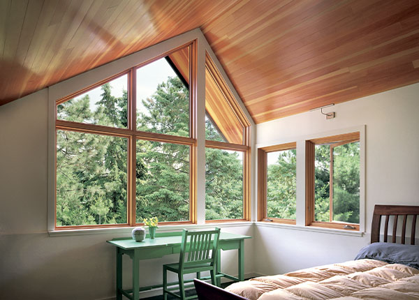 Установка нестандартных окон в коттедже в Королёве