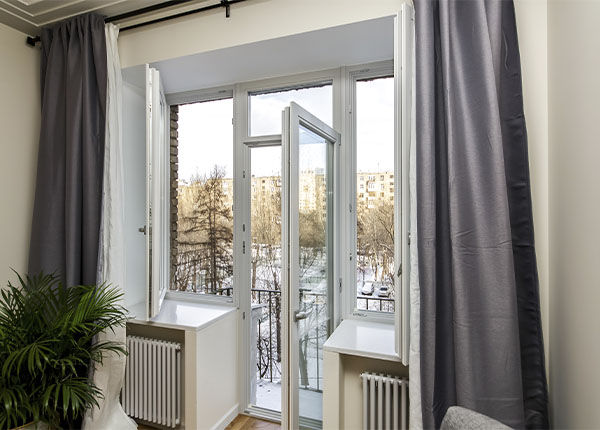 Установка теплого балконного блока в Королёве