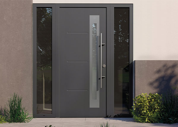 Входная алюминиевая дверь в дачный дом в Королёве