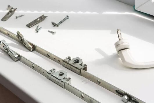 Замена фурнитуры на пластиковых окнах в Королёве